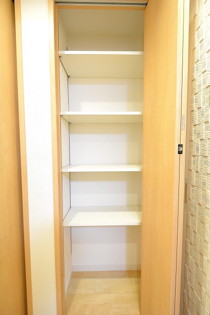 秀和第二三田綱町レジデンス　廊下収納