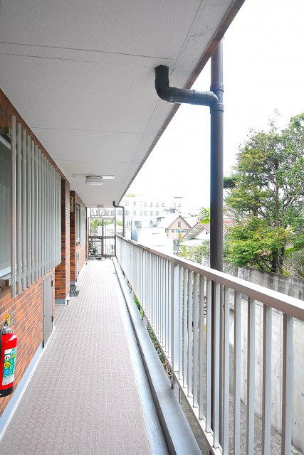ニューウェルハイツ高輪　共用廊下
