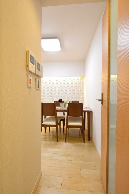 秀和第二三田綱町レジデンス　LDK入口