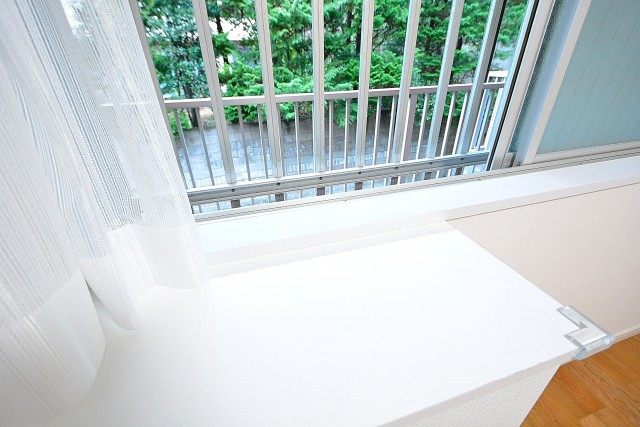 ニューウェルハイツ高輪　4.0帖洋室の窓