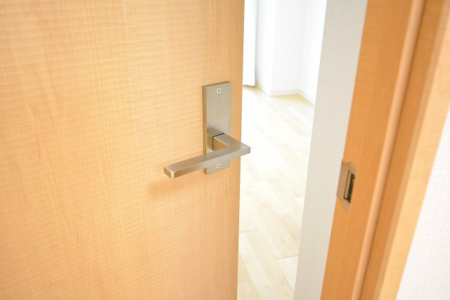 秀和第二三田綱町レジデンス　約5.0帖洋室ドア