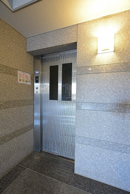 アルカサル世田谷上町　エレベーターホール