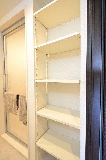 アルカサル世田谷上町　収納棚