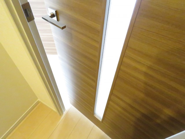 デボスハイツ　LDK扉