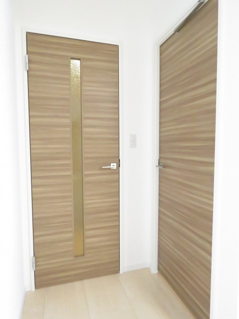 デボスハイツ　扉