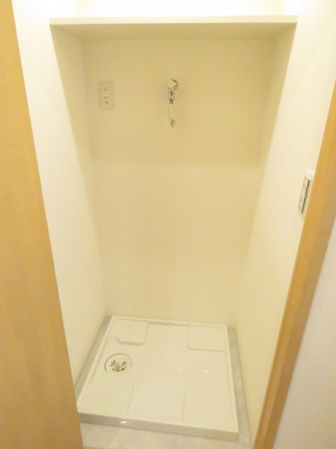 クレール八幡山　洗濯機置場