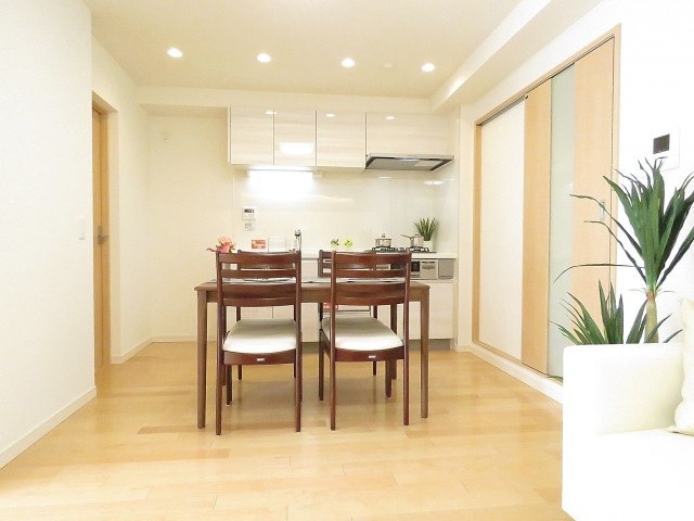 クレール八幡山　LDK約10.2帖