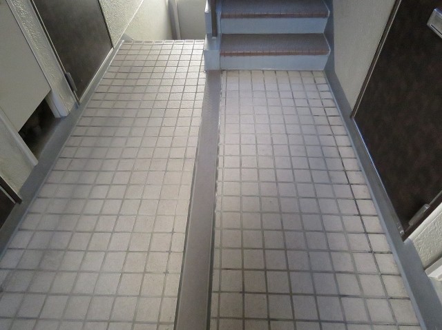 クレール八幡山　共用廊下