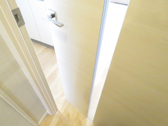 上北沢五丁目パーク・ホームズ　LDK扉