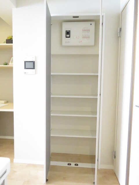 上北沢五丁目パーク・ホームズ　LDK収納