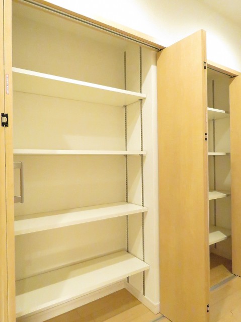 藤和半蔵門コープ　廊下収納