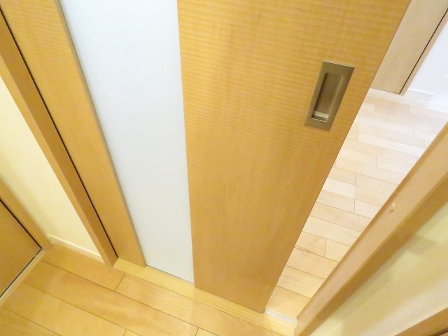 エクレール平河町　LDK扉