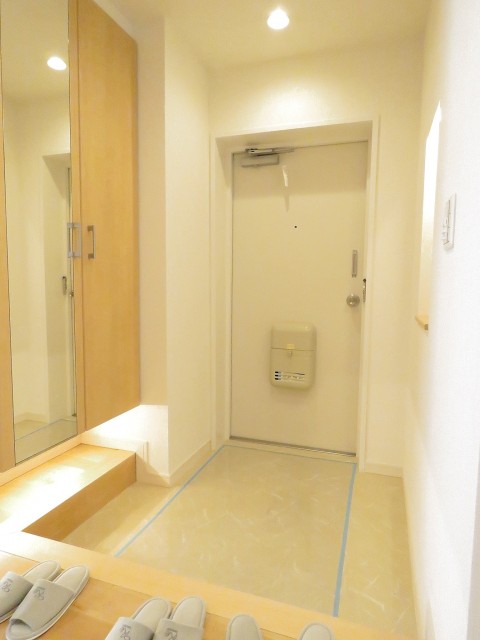 クレール八幡山　玄関ホール