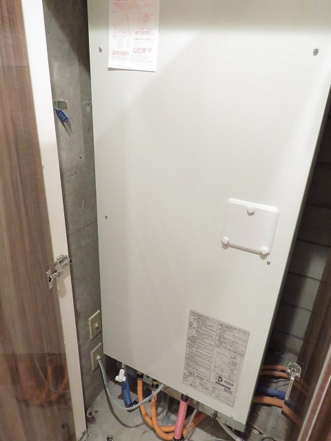 アルテール新宿　電気温水器