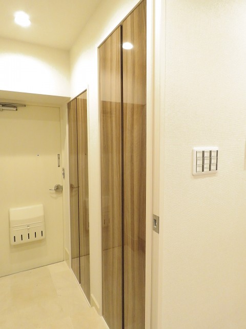 アルテール新宿　廊下収納