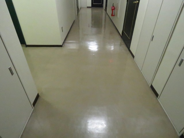 モンターニュ目黒中町　共用廊下