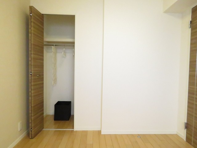 コスモ世田谷下馬　洋室約5.1帖