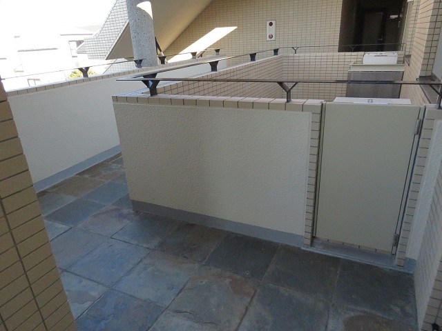 コスモ世田谷下馬　共用廊下