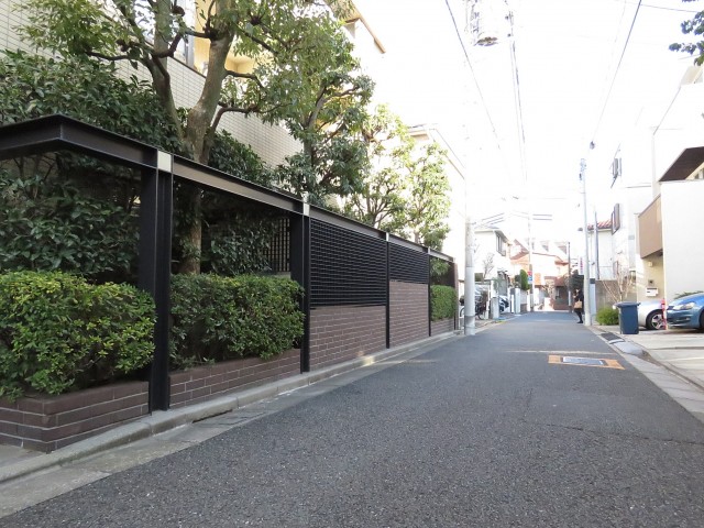 コスモ世田谷下馬　前面道路