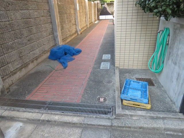 コスモ世田谷下馬　駐輪場とゴミ置き場