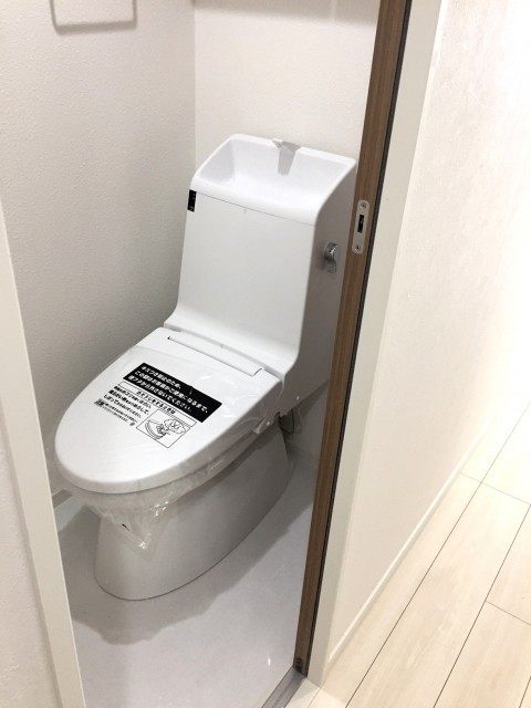 ラインコーポ箱崎 (57)　トイレです　一体型のスタイリッシュタイプのトイレです