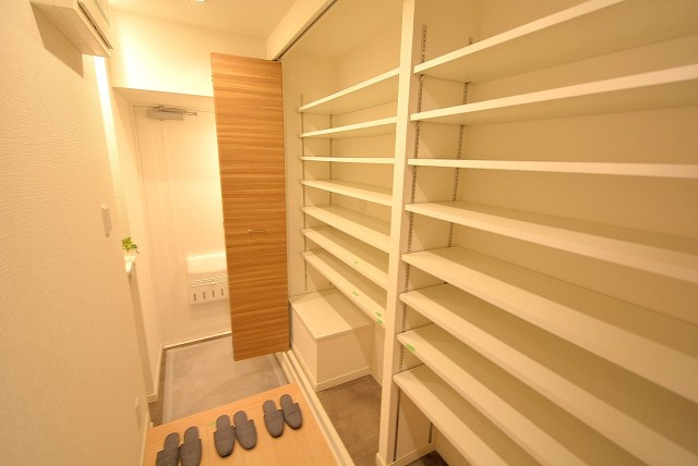 ③ウエスト経堂マンション 玄関