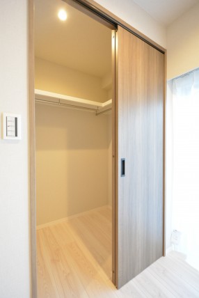 秀和第二南平台レジデンス 洋室2