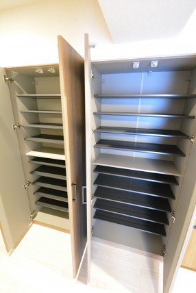 秀和第二南平台レジデンス 廊下収納