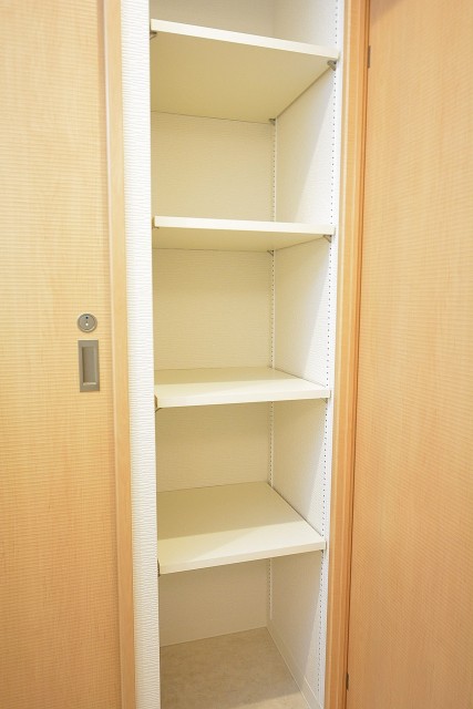 コスモ目黒長者丸　リネン庫