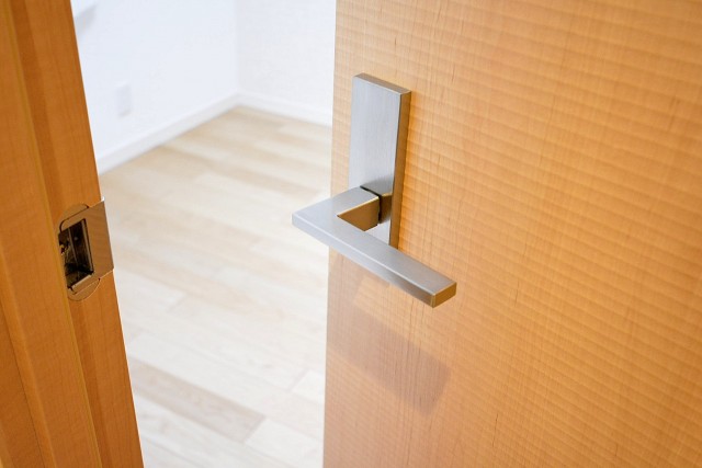 コスモ目黒長者丸　4.2帖洋室ドア