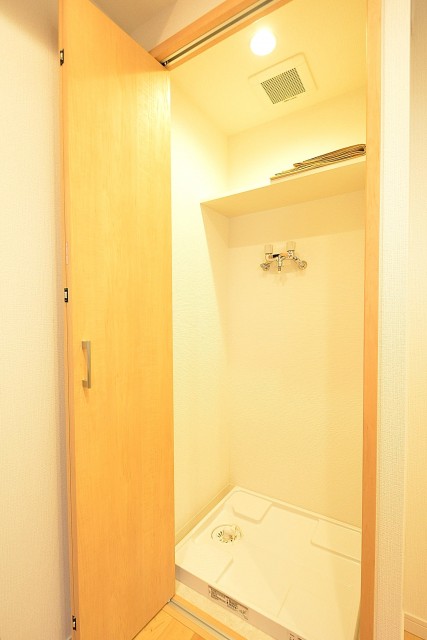 コスモ目黒長者丸　キッチン内ランドリースペース