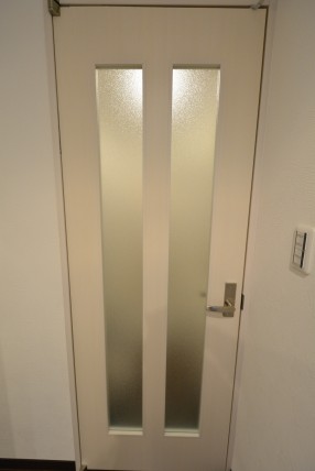 中銀南青山マンシオン202　扉