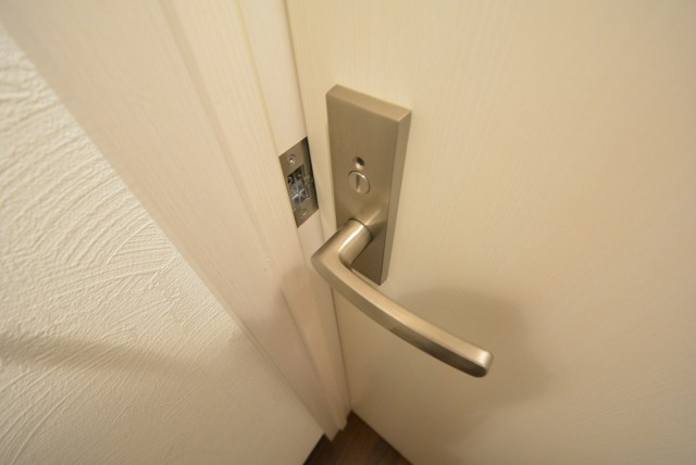 中銀南青山マンシオン202　扉