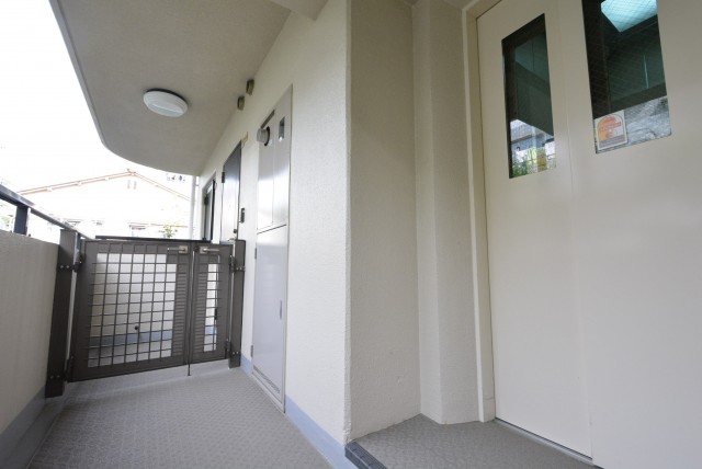 アルファホームズ深沢204　玄関