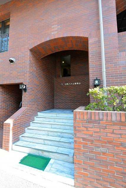 GSハイム南青山　エントランス階段