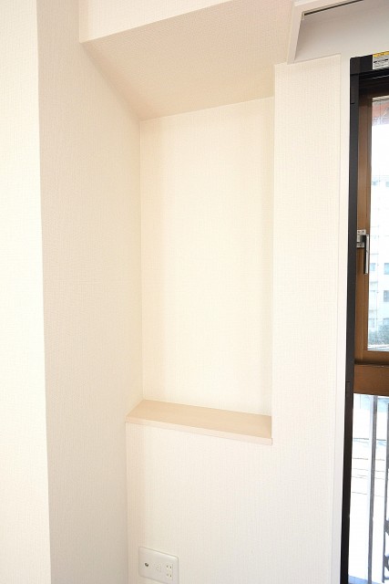 GSハイム南青山　6.0帖洋室の窓際カウンター