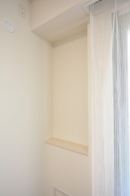 GSハイム南青山　5.0帖洋室の窓際カウンター