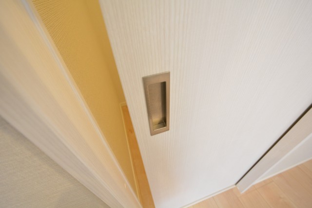 アルファホームズ深沢204　扉