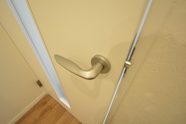 日商岩井第２自由が丘マンション703　扉