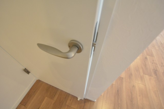 日商岩井第２自由が丘マンション703　扉