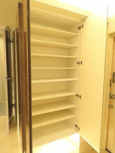 マンション高輪苑　シューズボックス