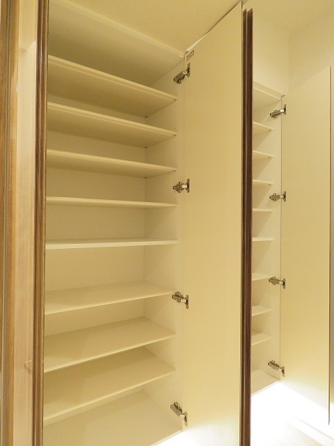 マンション高輪苑　廊下収納