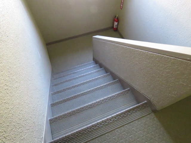 ニックハイム尾山台　共用階段