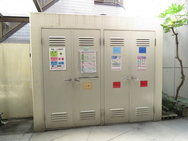 エバーグリーンパレス新宿　ゴミ置き場