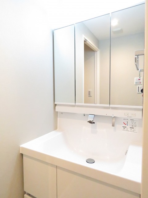 秀和築地レジデンス　洗面化粧台