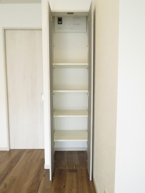 サンシティ月島アヴァンツァーレ　リビング収納