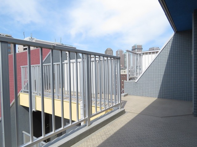 サンシティ月島アヴァンツァーレ　共用廊下