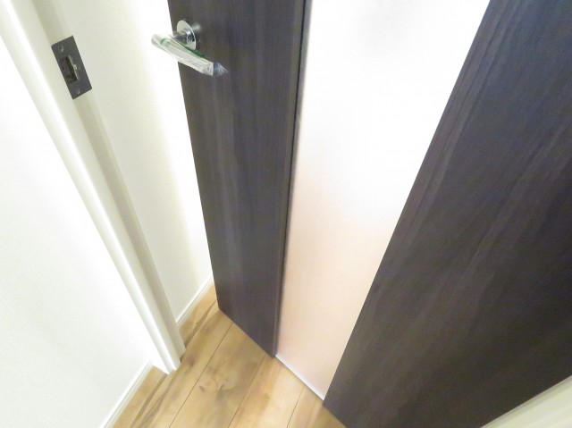 ビバリーホームズ西小山　LDK扉