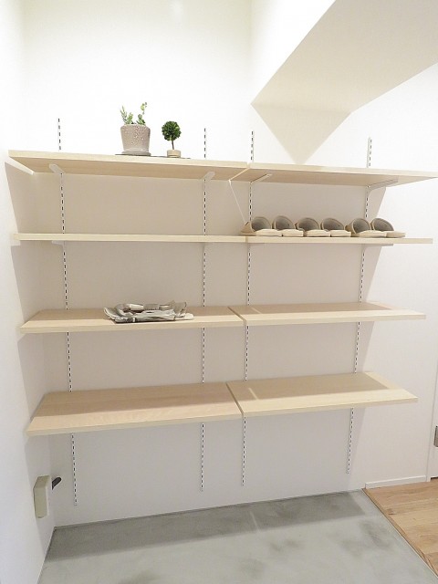 五反田コーポビアネーズ　収納棚