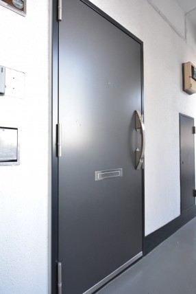 秀和第二南平台レジデンス 玄関